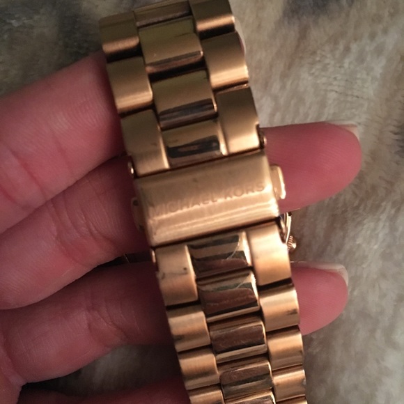 Michael Kors Rose Gold Watch - Picture 4 of 4